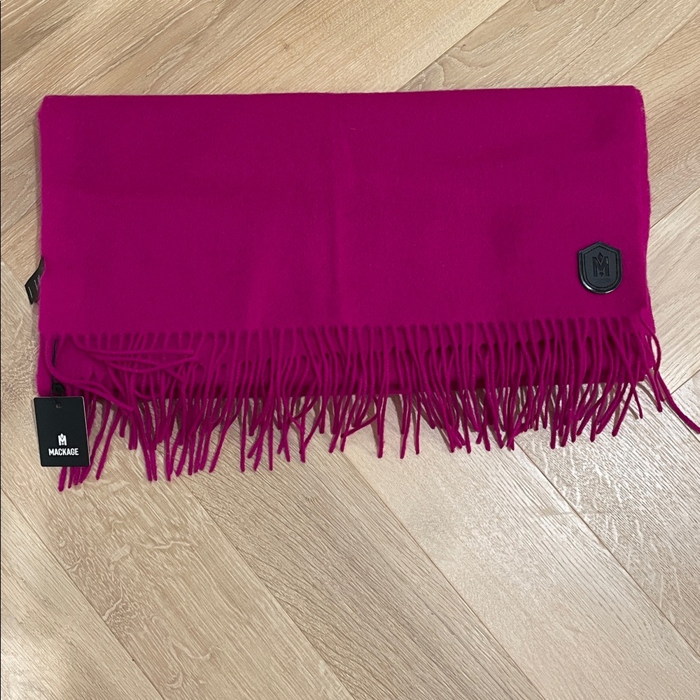 NWT Mackage LUKI Scarf Color Berry - Picture 3 of 13
